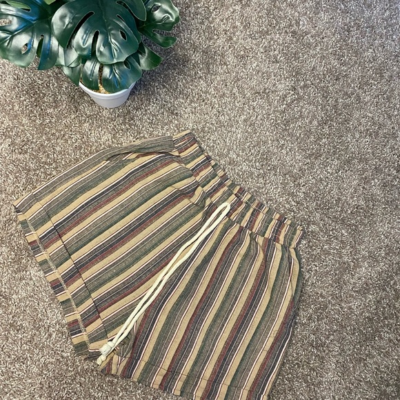 Striped shorts - Picture 3 of 3